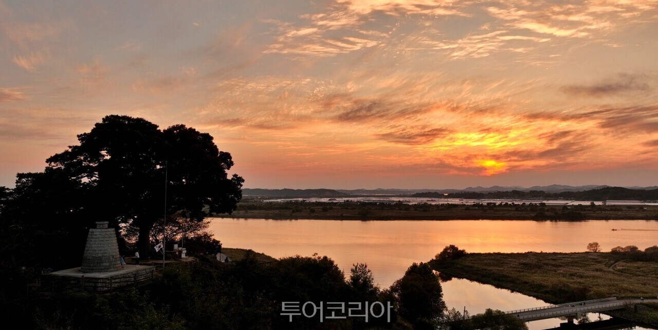 옥녀봉 노을 / 사진-논산시