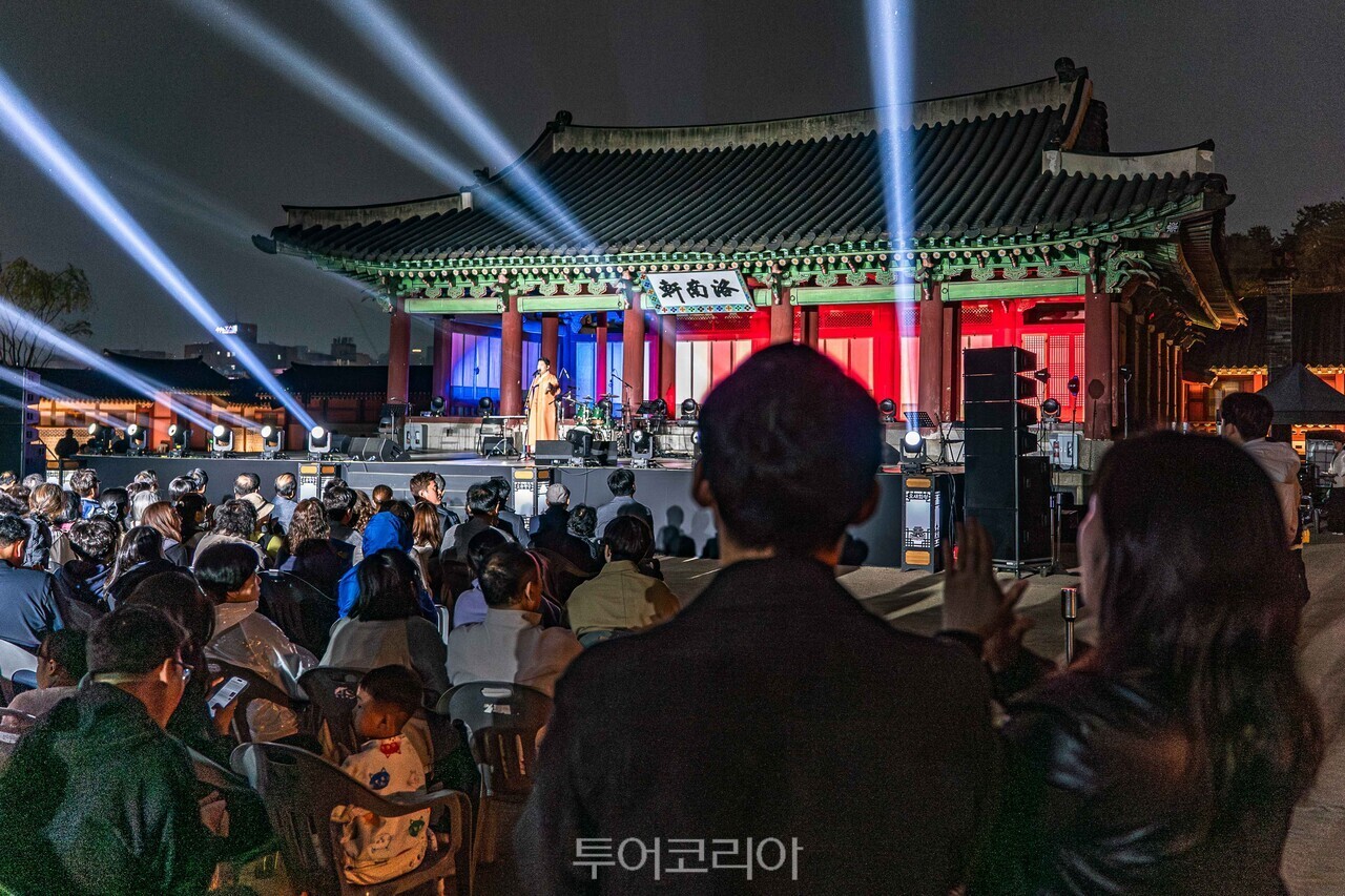 수원시 화성행궁 야간개장 개막공연 /사진-수원시