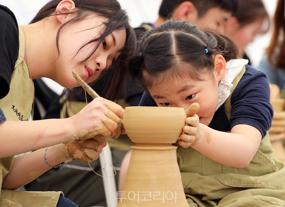 문경찻사발축제-찻사발 만들기 체험 / 사진-문경시