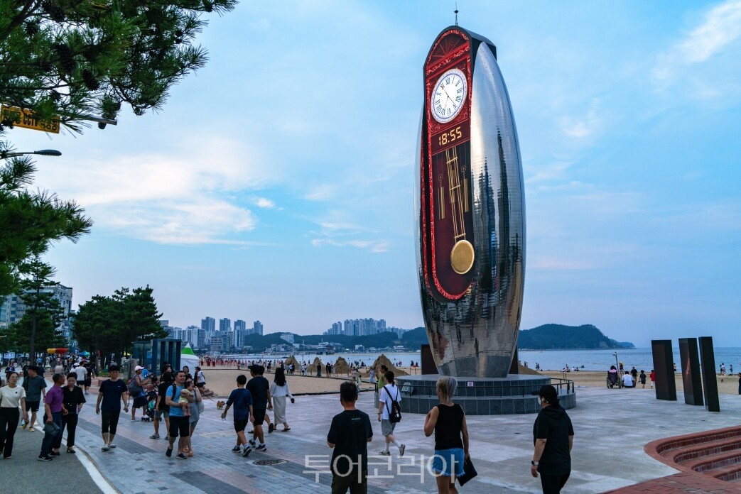 포항시 영일대해수욕장 미디어시계탑 /사진-포항시