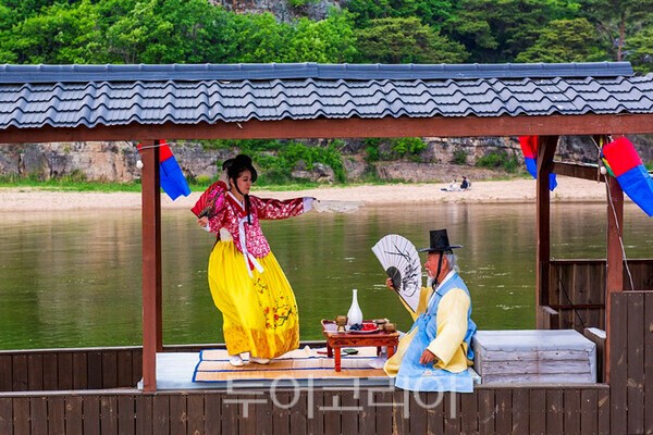 사진 / 안동 하회마을 앞 문화행사 모습