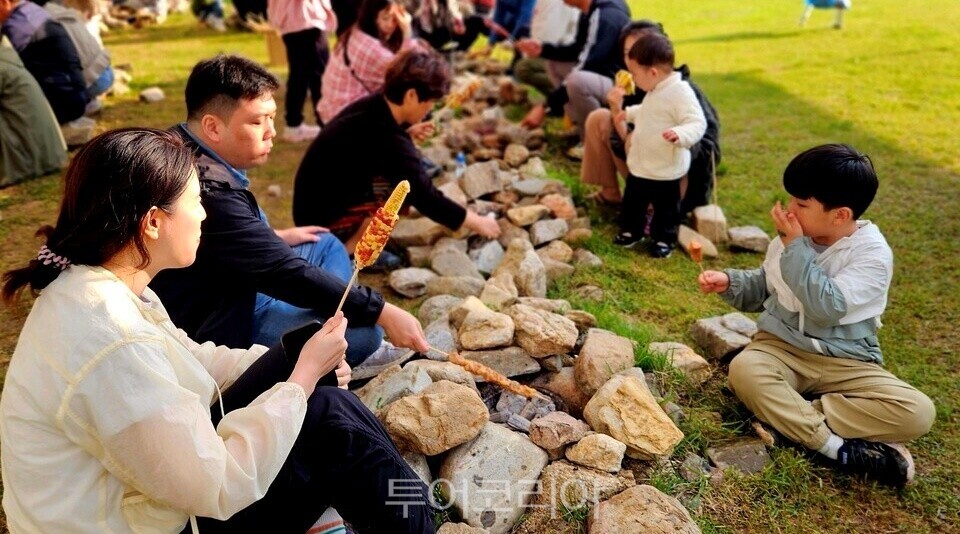구석기 스타일 원시 구이 체험 / 사진-투어코리아