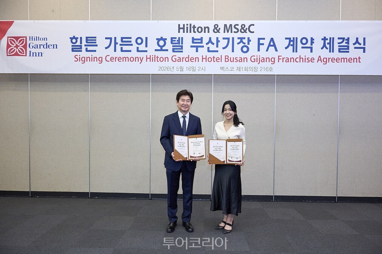 노대현 엠에스앤씨 대표(좌), 웬후이 탄 힐튼 아시아태평양 개발 담당 시니어 디렉터 /사진-힐튼