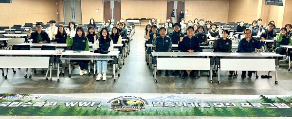 사진 / 까막딱다구리 네이처 챌린지 공식 일정 단체사진_국립수목원 제공