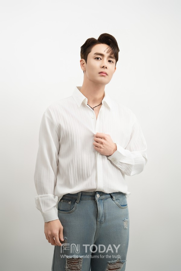 성유빈, 데뷔곡 ‘눈을 감아도’가 약 18년 만에 리메이크 대중들의 뜨거운 관심을 받고 화제 화보 / 사진제공 = 스타메이드 엔터테인먼트