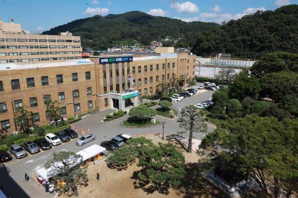 반도체 산업의 경쟁력을 강화하기 위해 융합부품과 핵심소재 분야로 산업 생태계를 확장한다. 충북도