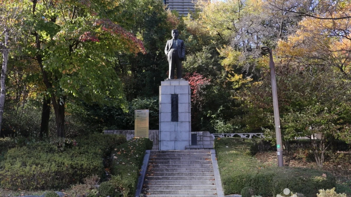 일성이준열사동상