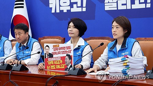 국회 행정안전위원회 소속 더불어민주당 고민정 의원이 21일 국회에서 열린 원내정책조정회의에서 GTX-A 삼성역 구간 철근 누락 등 부실시공 논란과 관련해 발언하고 있다. 2026.5.21