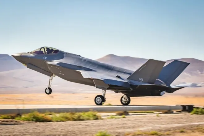 영상] 이스라엘 공군, 역사 썼다…“F-35 전투기로 유인기 최초 격추” [밀리터리+]
