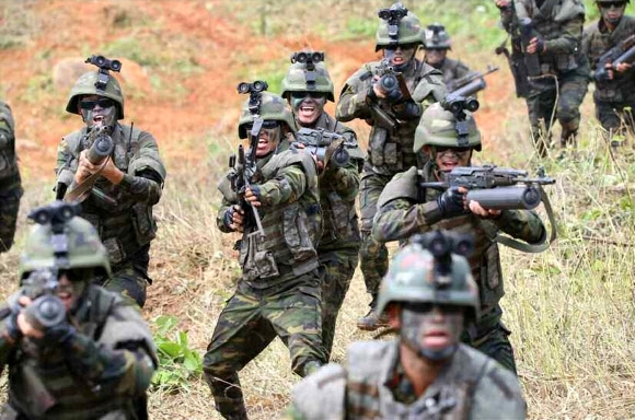 백령도 점령 훈련하는 북한 특수부대...특수부대 군복이 국군과 흡사 | 서울신문
