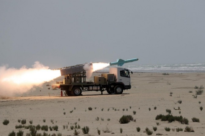 G-Military]이란의 새 대함미사일 시험 발사...사거리 280km - 글로벌이코노믹