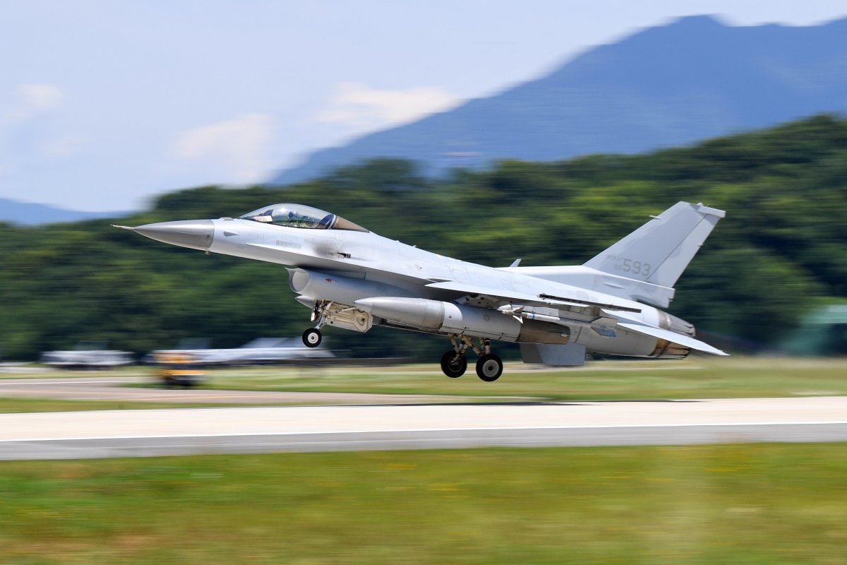주한 미7공군, F-16 31대 배치…1년간 슈퍼 비행대대 시험｜동아일보