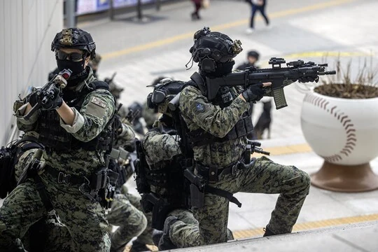 대한민국 최정예 특수부대가 또…계엄군 선두 '707특임단'의 비밀 : 네이트 뉴스