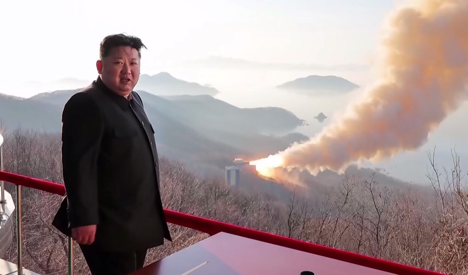김정은, ICBM 새 고체엔진 시험… 美에 '이란과 다르다' 메시지｜동아일보