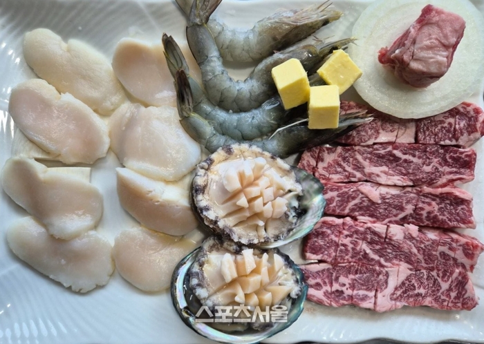 키조개, 전복, 왕새우, 소고기 등심과 갈비꽃살 요리