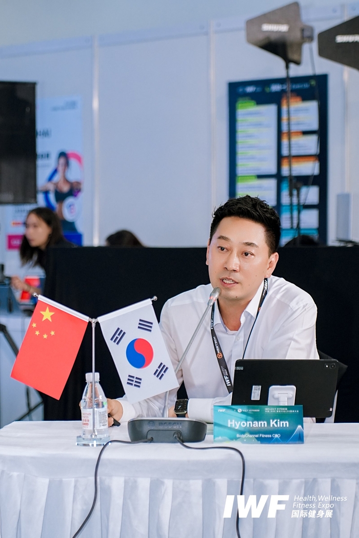 중국 IWF스포츠박람회 글로벌 CEO 원탁회의에서 발언 중인 바디채널 연설 중인 바디채널 김효남 대표. 사진 | IWF