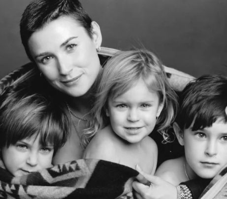 A throwback from her early days as a mother / Credit: Instagram