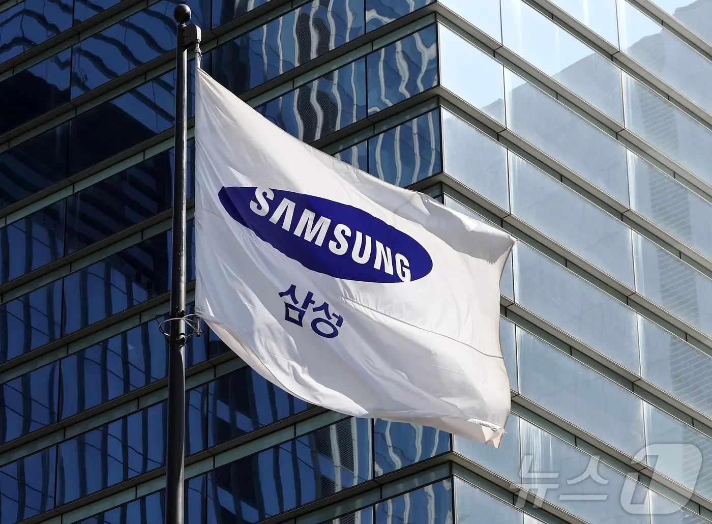 '제2의 반도체' 선언한 삼성전자…휴머노이드 로봇 본격 착수 1 삼성전자