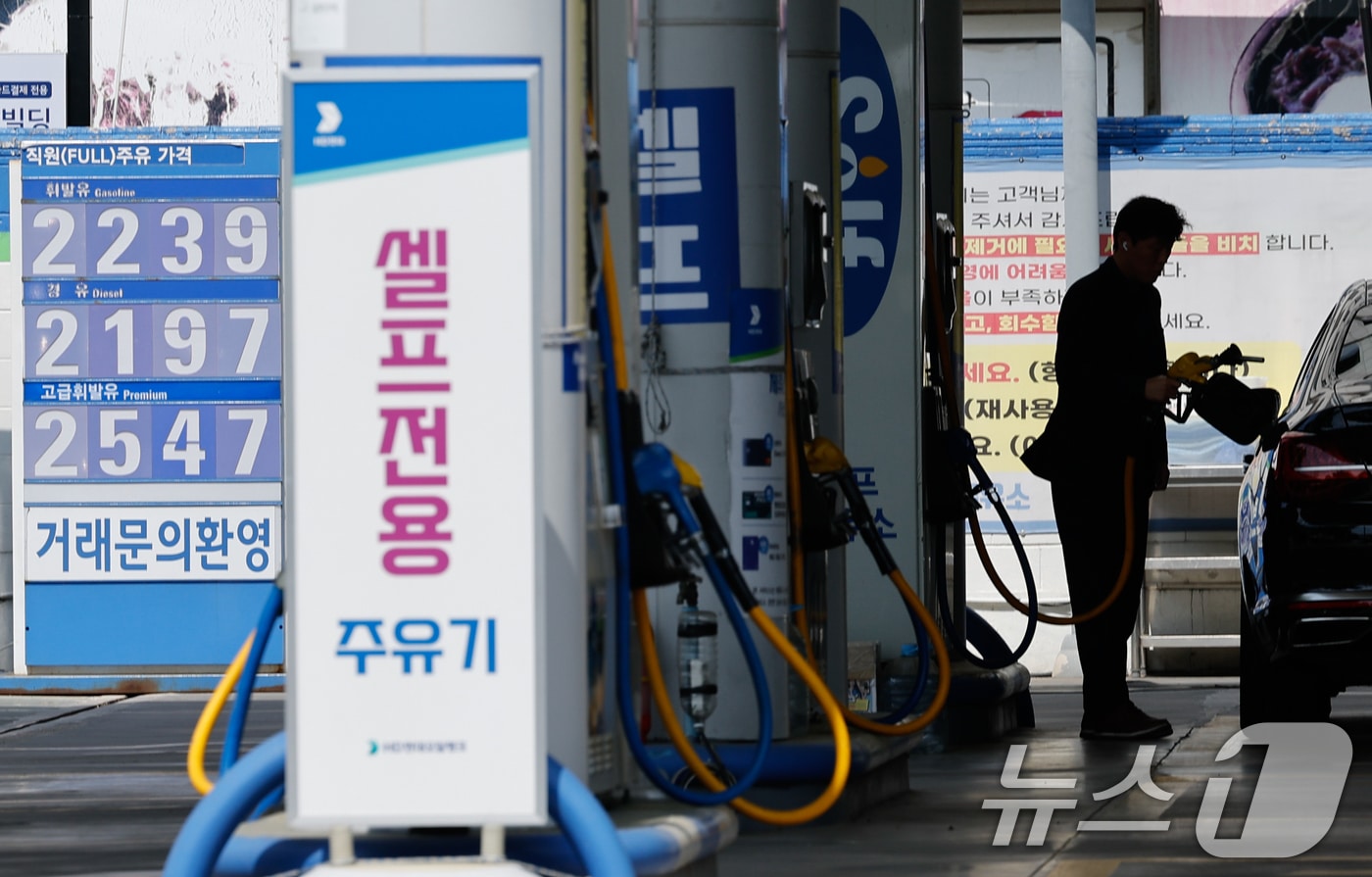 중동 전쟁 없었다면 경유 '리터당 2800원'…정부 가격상한제가 막았다 3 5차 석유류 최고가격제 보도
