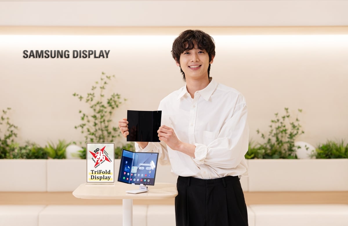 얇지만 강하다… 삼성디스플레이 트라이폴드, SID '올해의 디스플레이' 수상 3 삼성D, 두 번 접는 트라이폴드로 '올해의 디스플레이' 수상 | 연합뉴스