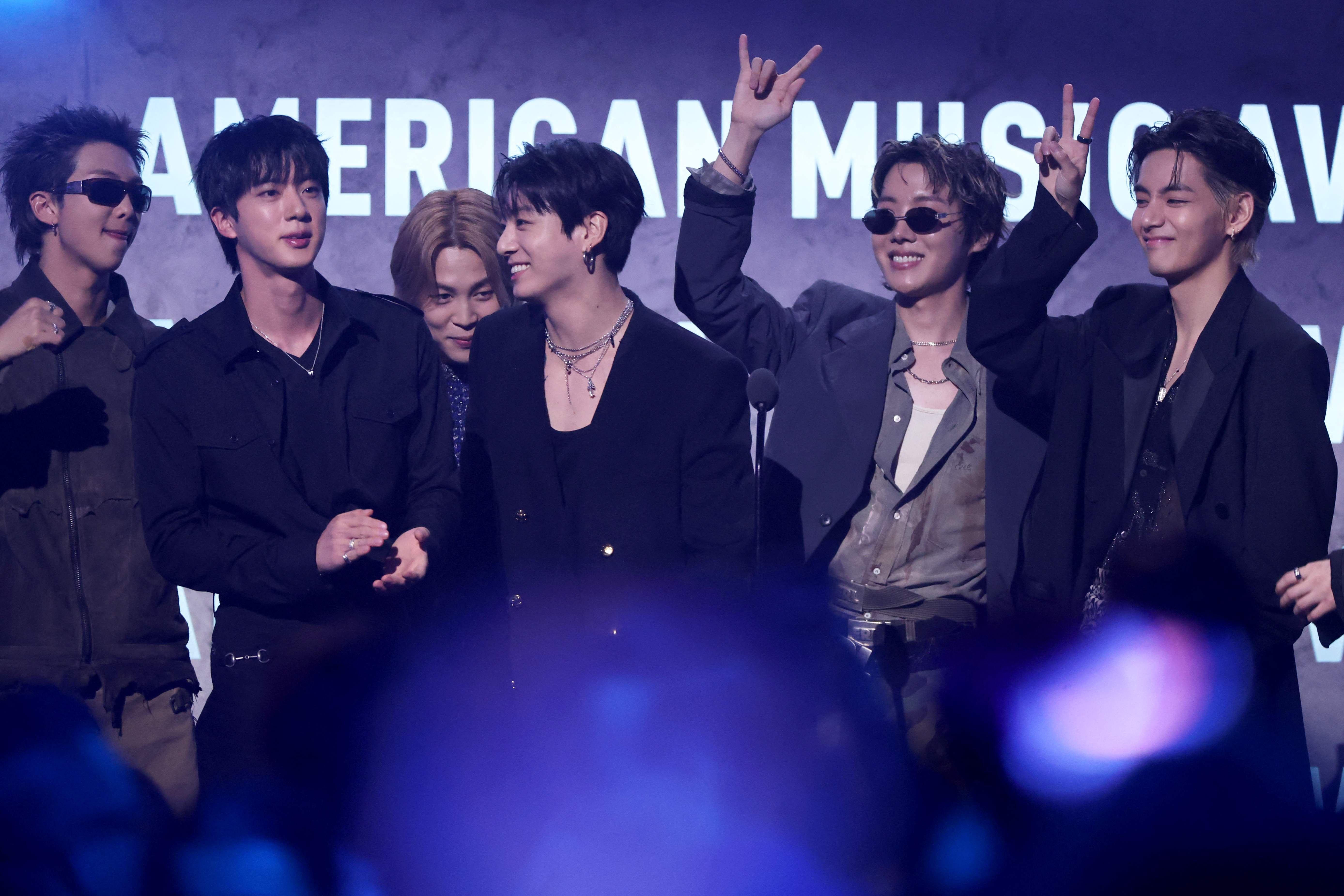 BTS, '아메리칸 뮤직 어워즈'서 통산 두 번째 대상격 '올해의 아티스트' [AFP=연합뉴스]