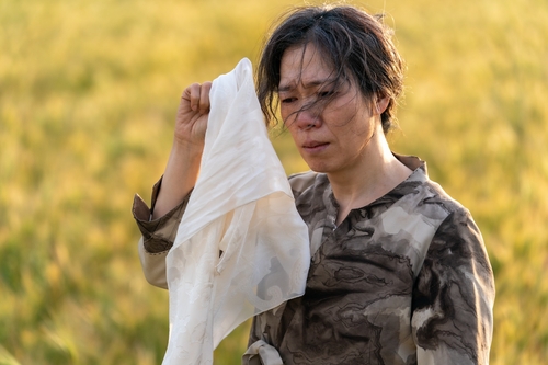 영화 '내 이름은' 속 한 장면 [렛츠필름·아우라픽처스 제공]