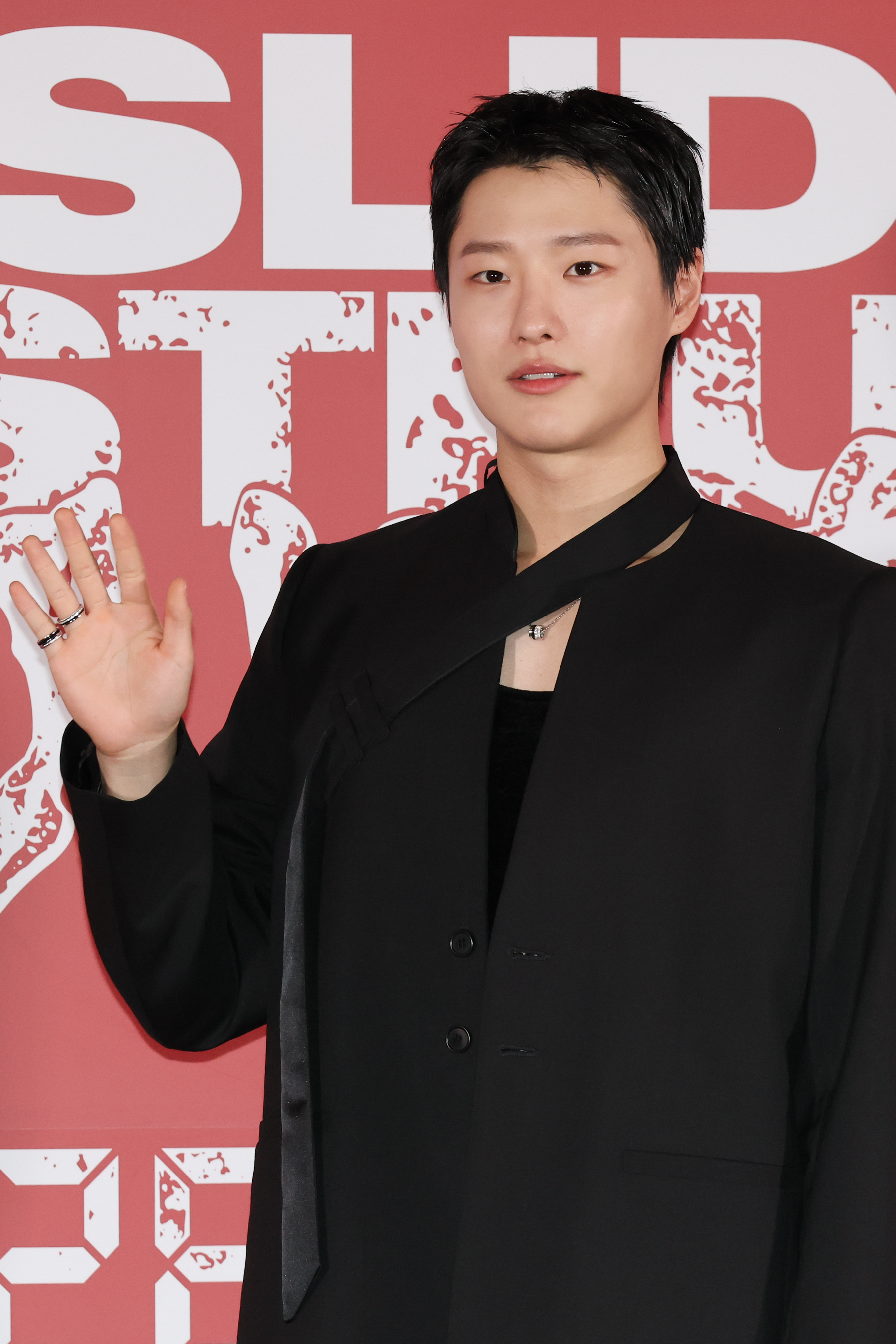 20일 서울 용산구 CGV용산점에서 열린 영화 '슬라이드 스트럼 뮤트' 시사회 및 기자간담회 참석한 우즈(WOODZ)