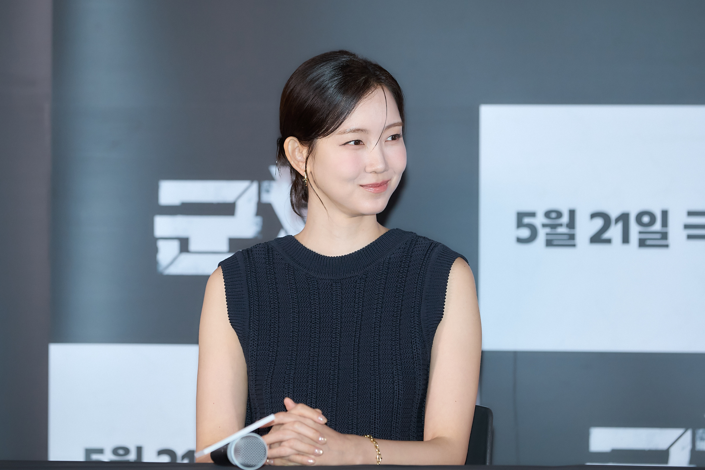 〈군체〉 기자간담회 현장의 신현빈 (제공=쇼박스)