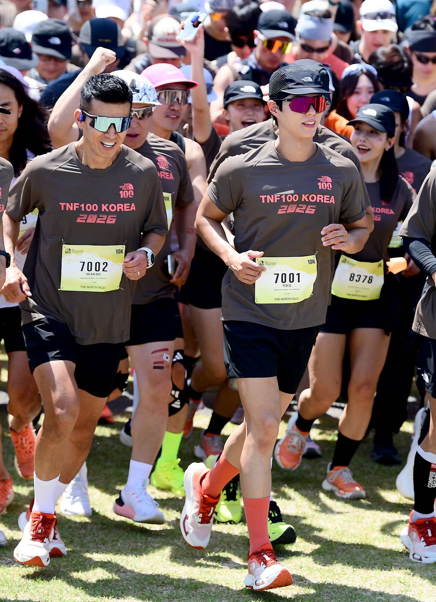 글로벌 트레일러닝 대회 '2026 TNF 100 코리아' 홍보대사 박보검과 션