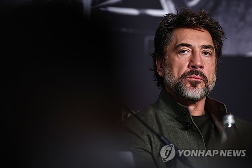 스페인 배우 하비에르 바르뎀이 17일 칸에서 열린 기자회견에 참석하고 있다. [AFP 연합뉴스 자료사진]