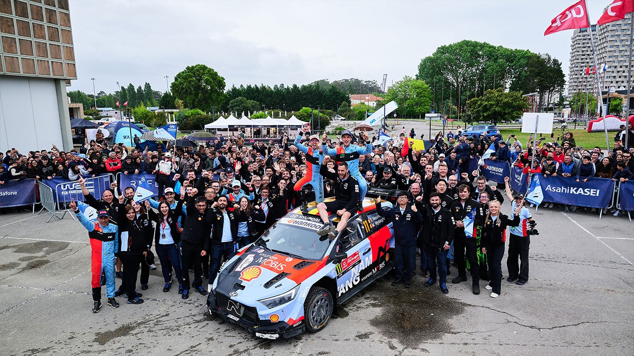 2026년 5월에 개최된 WRC(월드랠리챔피언십) 포르투갈 랠리에서 우승을 차지한 현대 월드랠리팀의 축하 현장 / 사진=현대