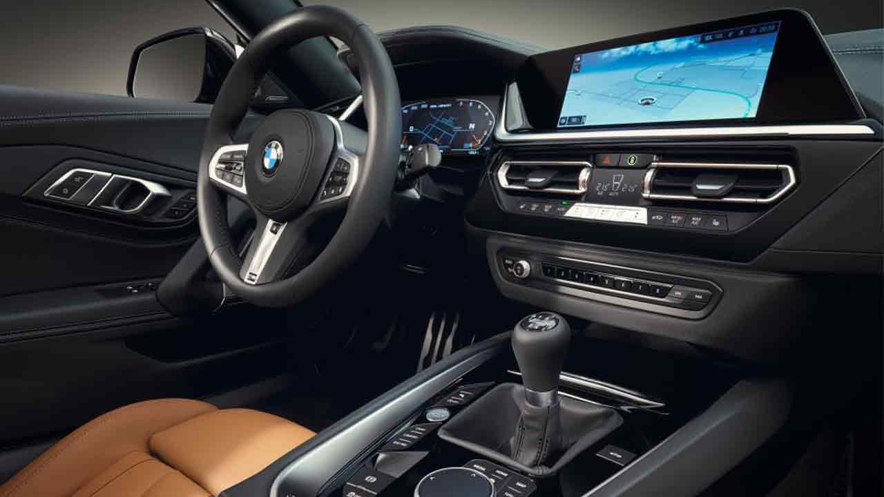 BMW Z4 M40i 실내 수동 변속기 / 사진=BMW