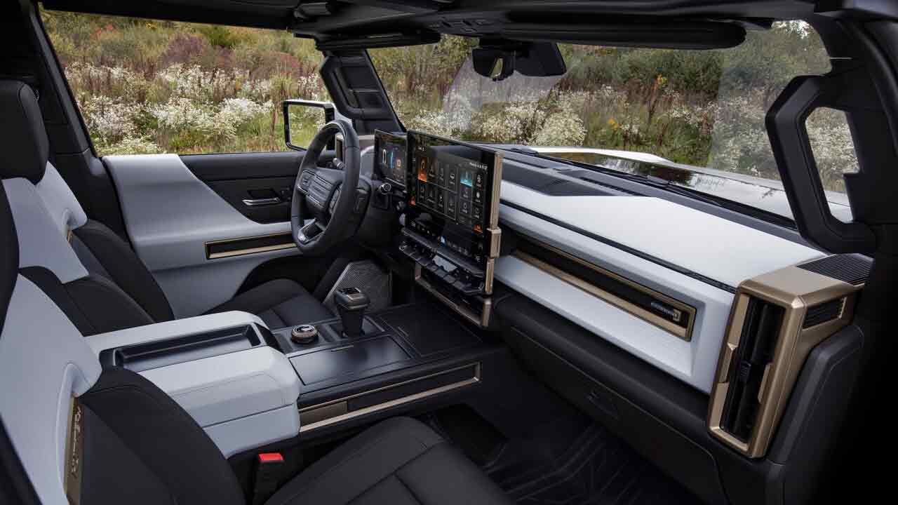 GMC 허머 EV SUV 실내 / 사진=GMC