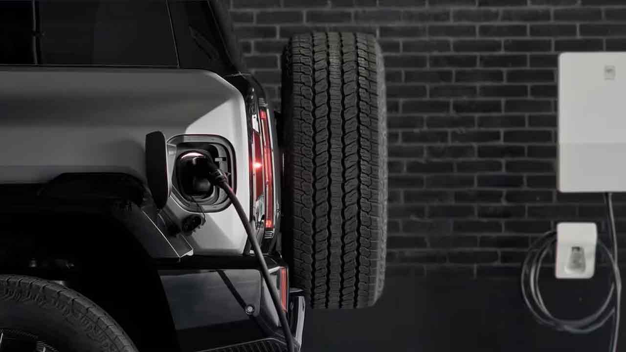 GMC 허머 EV SUV 충전구 / 사진=GMC