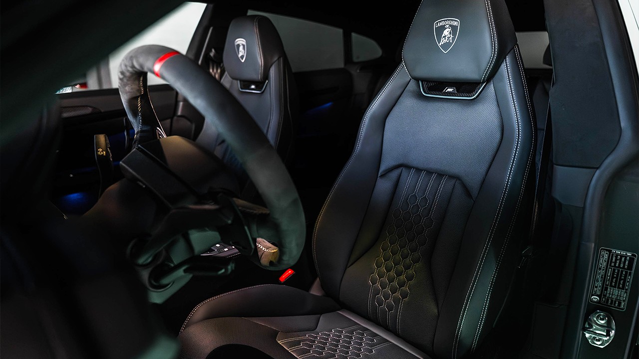 2026 ABT 우루스 SE 1열 시트 / 사진=ABT