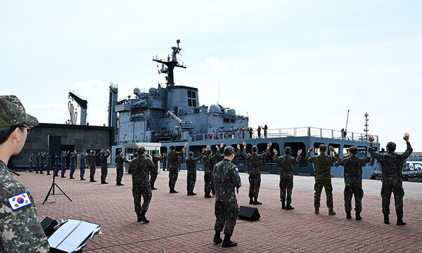 해군 대전함, 한국.캐나다 연합협력훈련 참가차 제주 출항 - 헤드라인제주