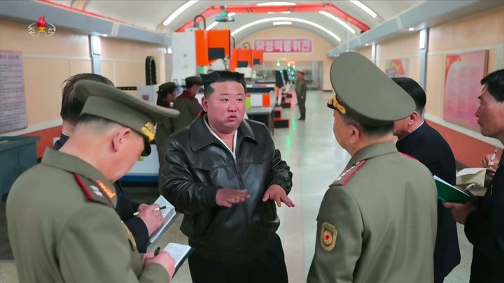 김정은, 전술종합훈련 참관…