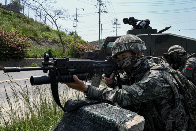 2040년 군대 갈 남성 고작 14만명... 간부도 병사도 모자라 흔들릴 미래 국방-사회ㅣ한국일보