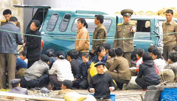 초·고 / 알면 알수록 궁금한 북한 이야기] 北 탈출한 어머니와 통화한 북한 주민, 가족 3명까지 모두 체포당해