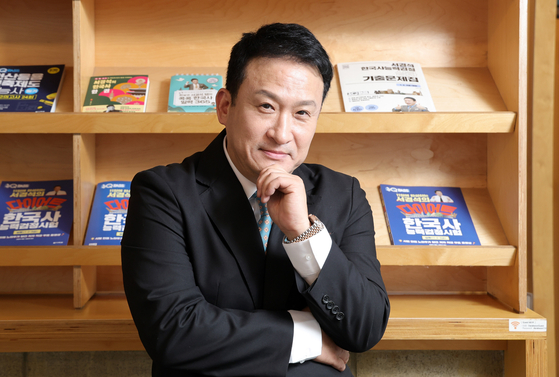 새벽 3시 문제 풀다 울었다” 서경석의 50대 시험 합격법 | 중앙일보