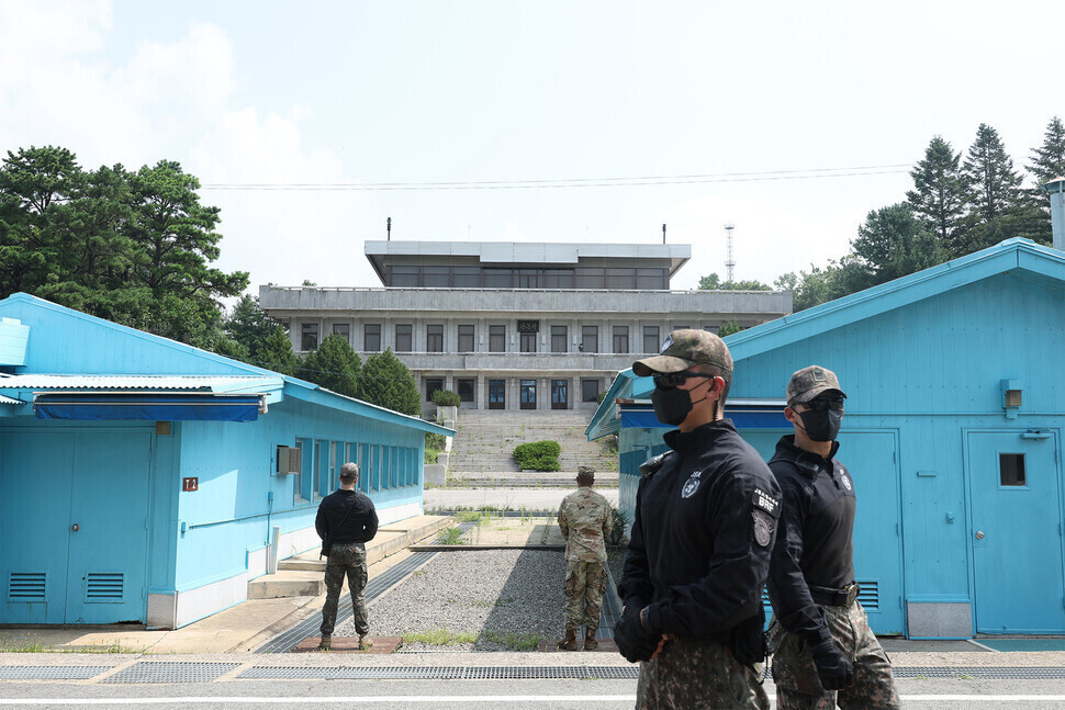 북한 판문점 재무장 맞서 유엔사 JSA 경비대원도 권총 찼다