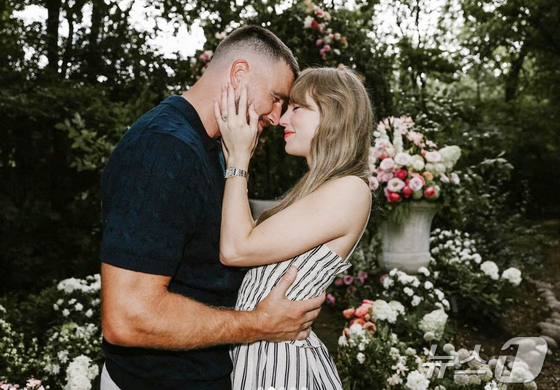 / Courtesy of Taylor Swift Instagram