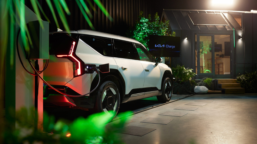 기아 네덜란드법인은 최근 전기 스포츠유틸리티차량(SUV) 'EV9'이 네덜란드 전력망운영사협회(Netbeheer Nederland)로부터 V2G(Vehicle to Grid) 적용을 위한 공식 승인을 획득했다고 발표했다. (사진=기아)