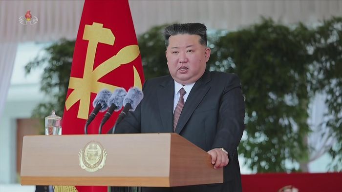 북한 조선중앙TV는 김정은 국무위원장이 지난 1일 
