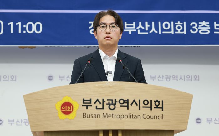 부산 북구갑 국회의원 후보 하정우 기자회견이 1일 오전 부산시의회 브리핑룸에서 열렸다. 이날 하정우 더불어민주당 후보가 발언하고 있다. ⓒ데일리안 방규현 기자