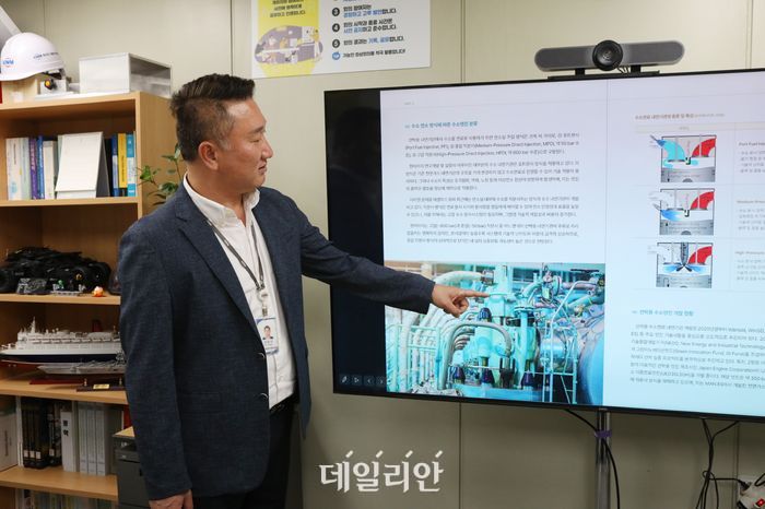 김용진 한국기계연구원 신뢰성연구센터장이 수소 연소 방식에 따른 수소엔진 분류에 대해 설명하고 있다.ⓒ한국기계연구원