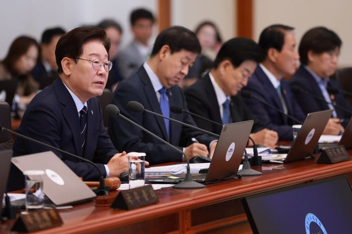 이재명 대통령이 2일 청와대에서 열린 제24회 국무회의 겸 제11차 비상경제점검회의에서 발언하고 있다. ⓒ뉴시스