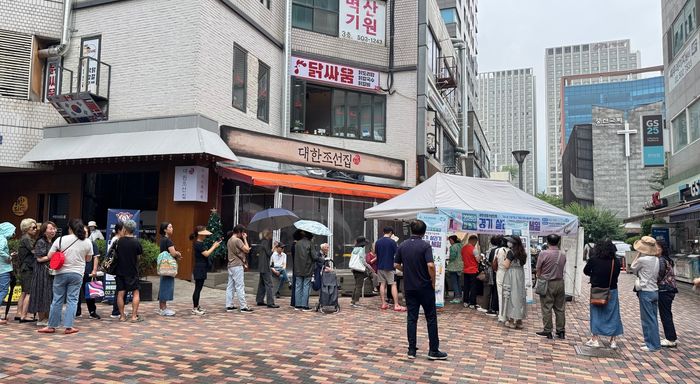 지난해 진행된 과천상점가 통큰세일 모습.ⓒ과천시 제공