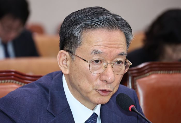 정성호 법무부 장관이 6일 오전 서울 여의도 국회에서 열린 법제사법위원회 전체회의에서 이재명 대통령 공소 취소 관련 질의에 답변하고 있다. ⓒ뉴시스