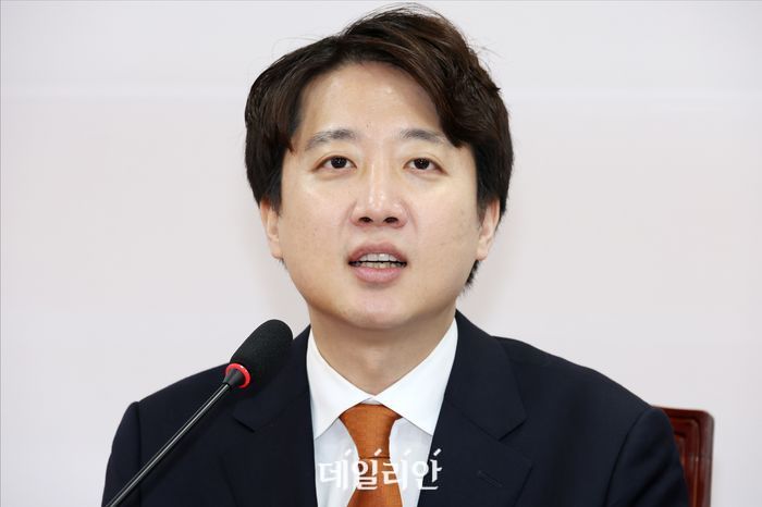 이준석 개혁신당 대표가 4일 오전 서울 여의도 국회에서 열린 개혁신당 최고위원회의에서 모두발언을 하고 있다. ⓒ데일리안 홍금표 기자